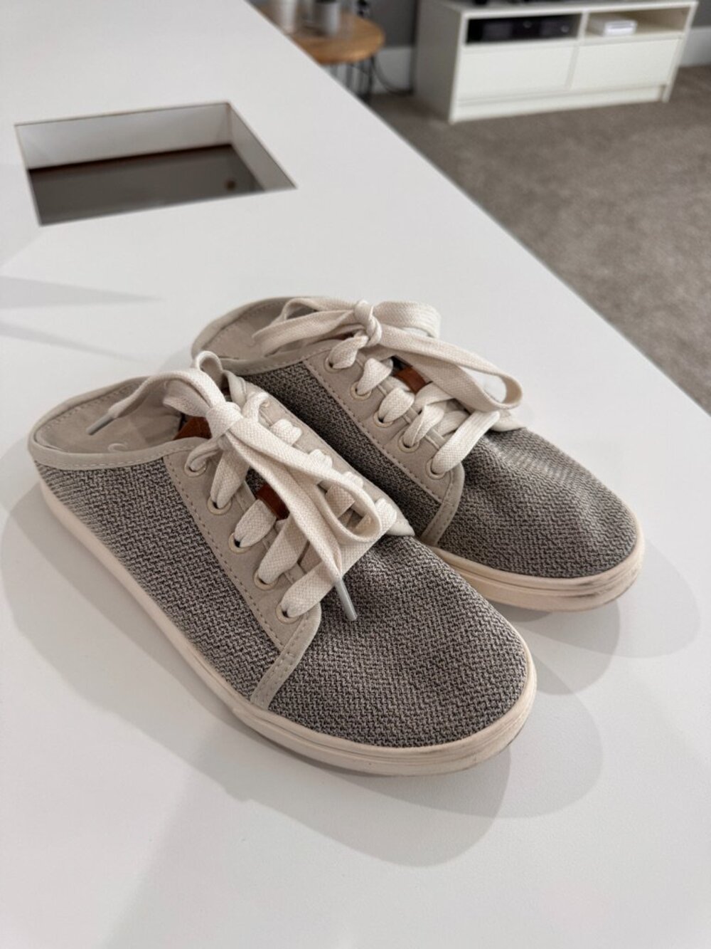 OluKai Pehuea Li Sneakers - Women's Size 7